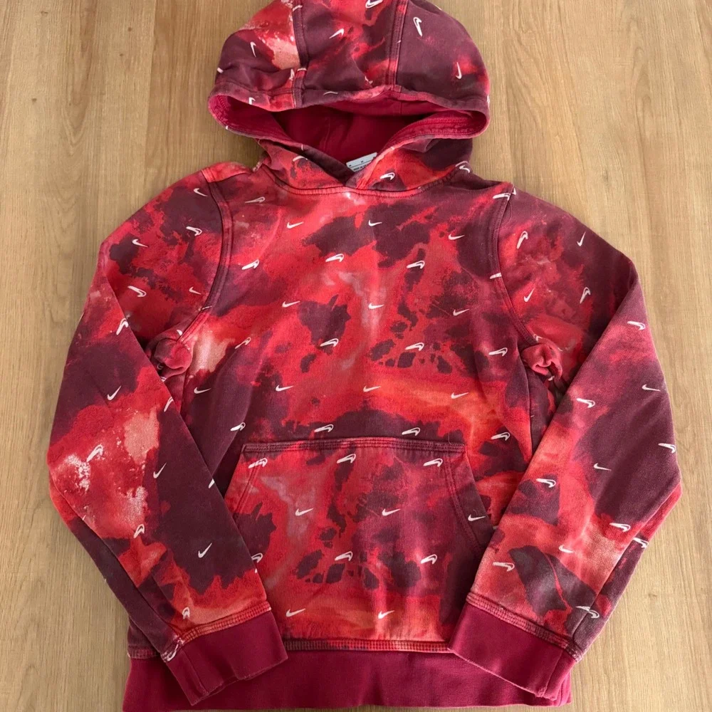 Nike Kids M Red Tie Dye All Over Print Swoosh Logo Pullover Hoodie Sweatshirt